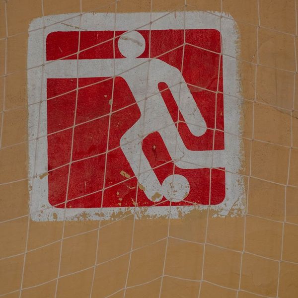 Infographic showing a sequence of abstract movement icons.